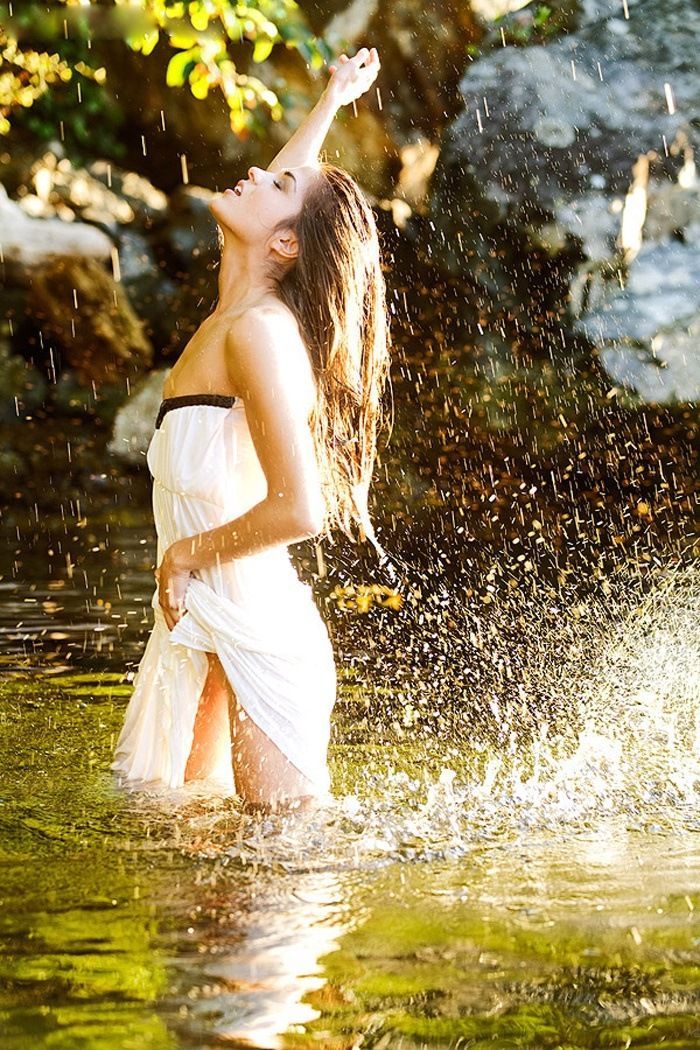 Marie Avgeropoulos in Valletta