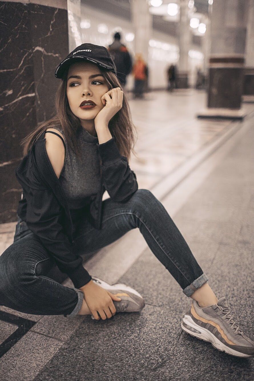 Sassy girls in Valletta