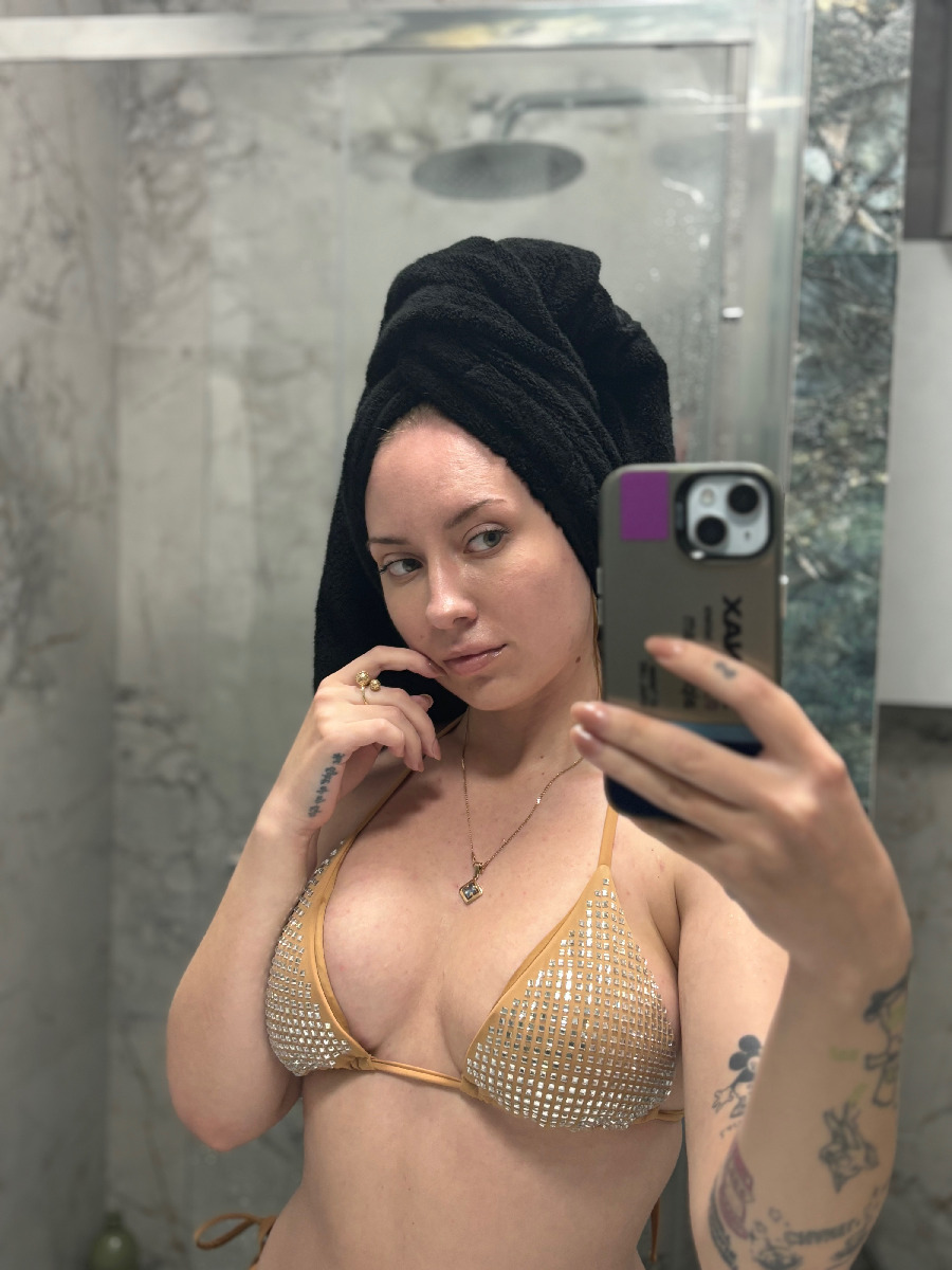 Nude girl KateV in Valletta