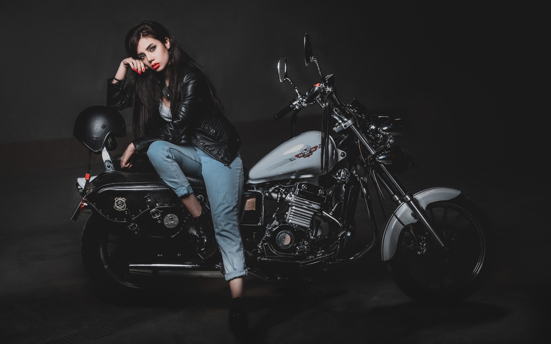 Biker girls: style and drive in Valletta