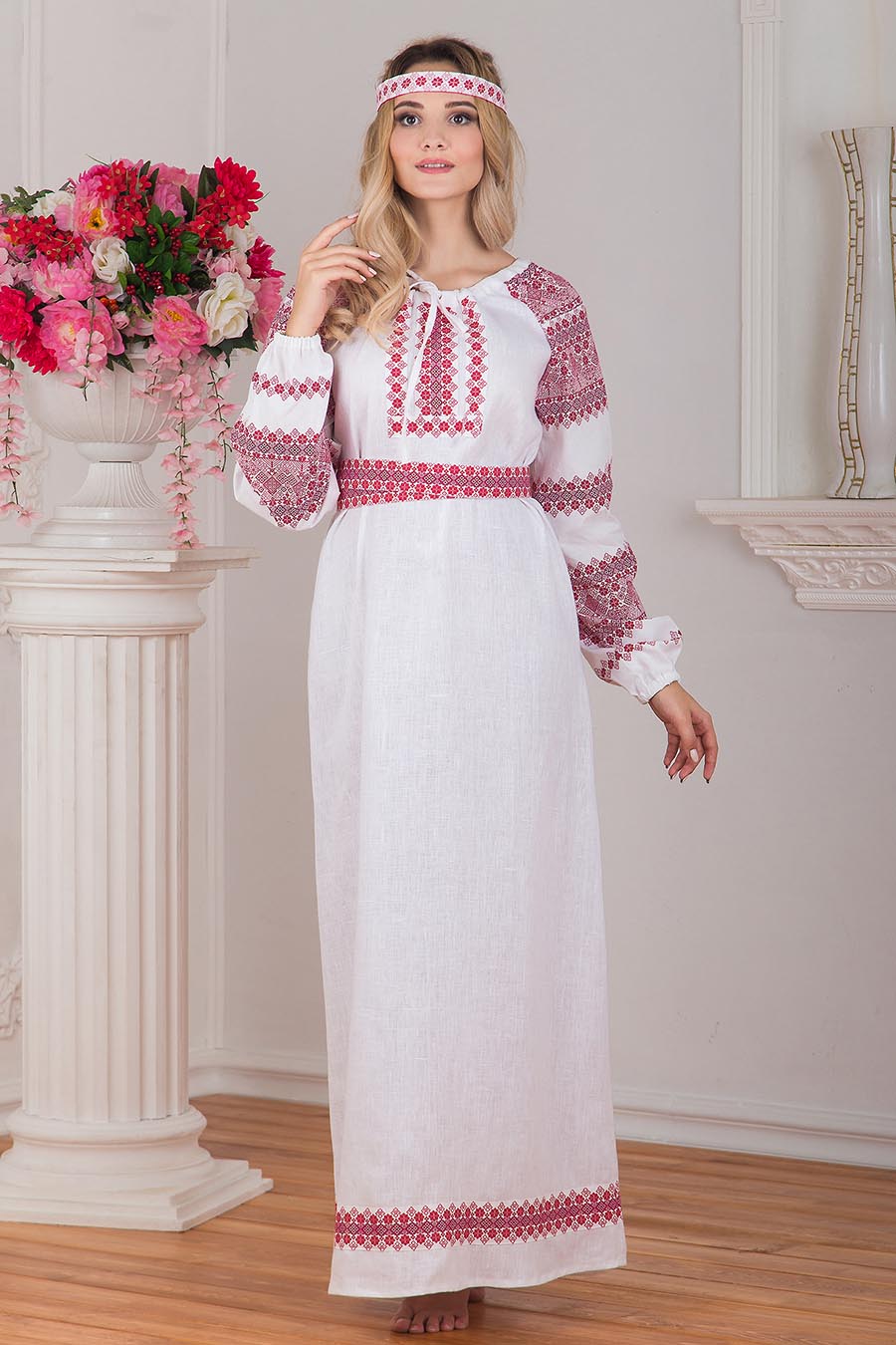 Women in Slavic costumes in Valletta