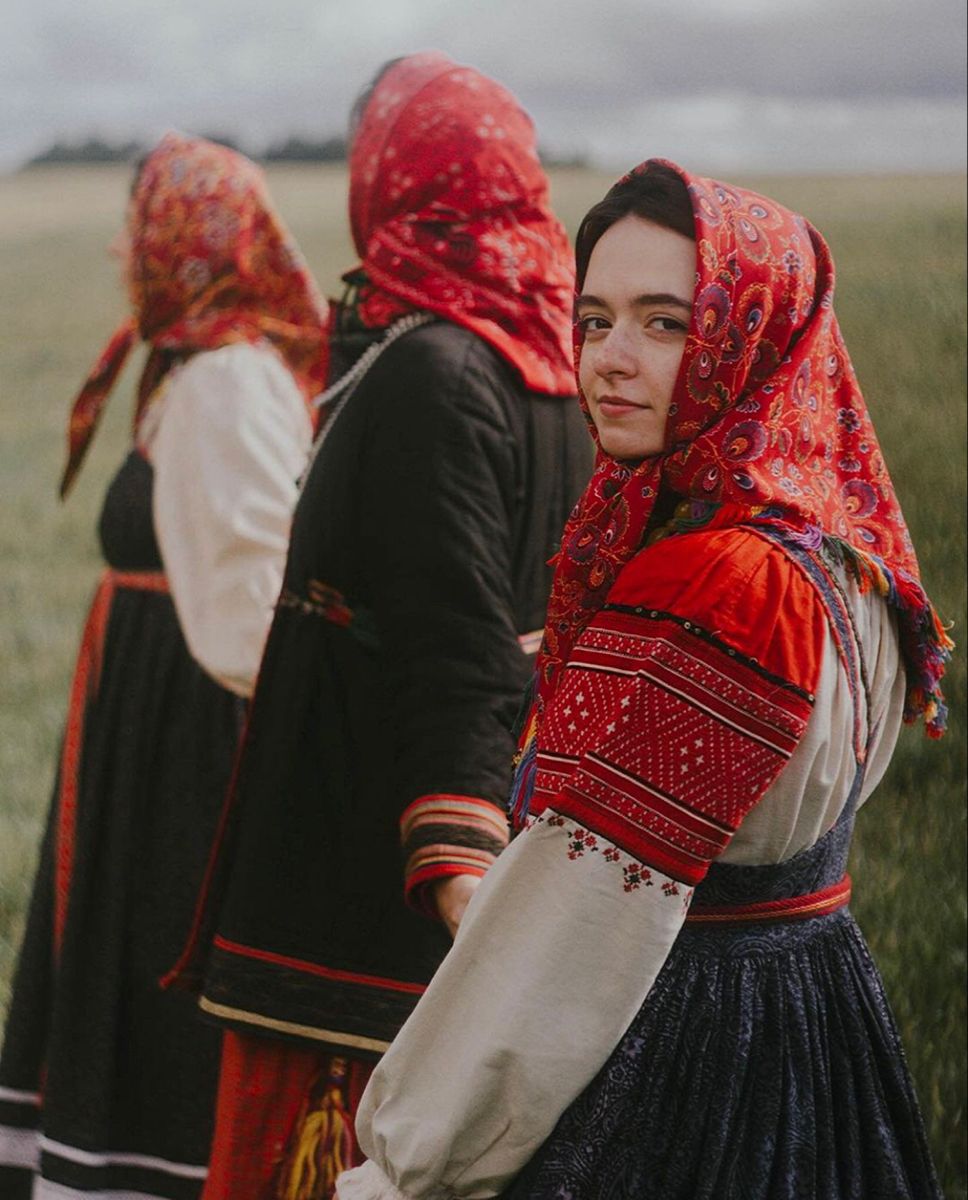 Women in Slavic costumes in Valletta