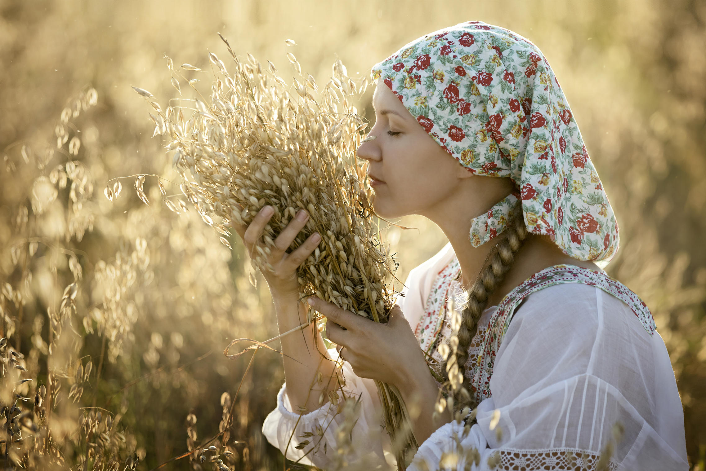 Photo Women in Slavic costumes in Valletta